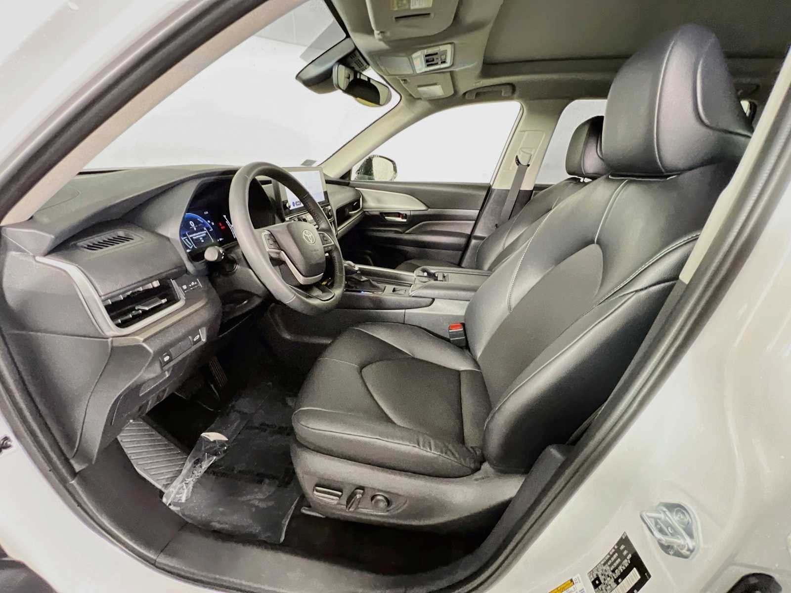 Used 2026 Wind Chill Pearl Toyota Hybrid XLE image 22