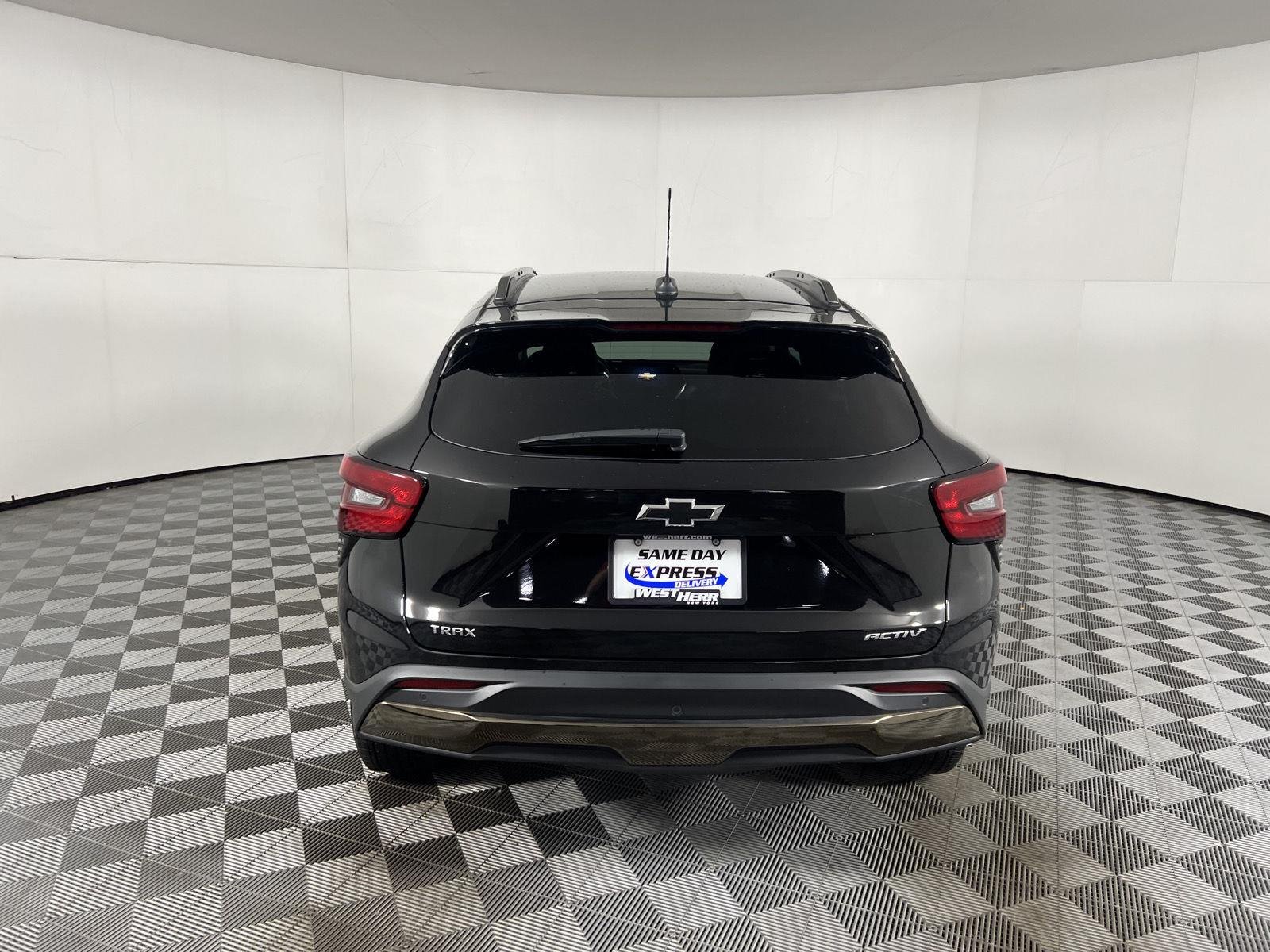 Used 2025 Mosaic Black Metallic Chevrolet ACTIV image 7