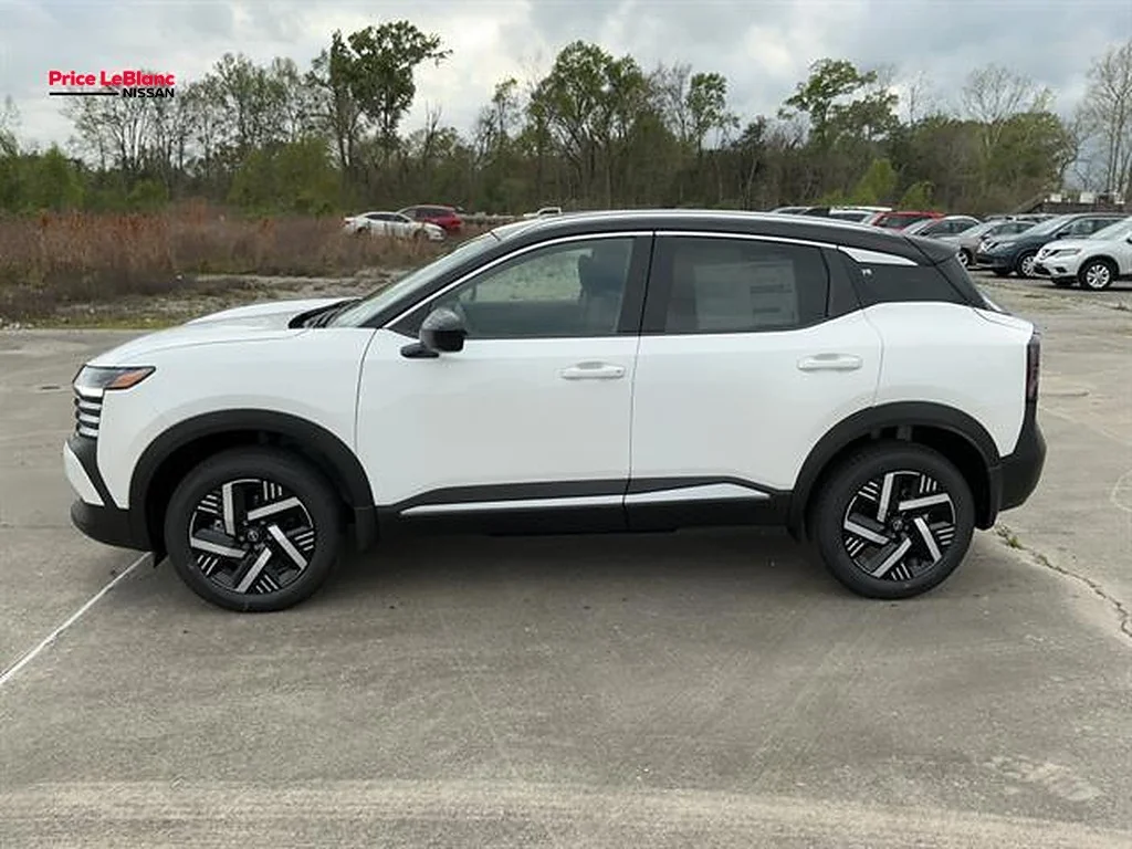 New 2026 Aspen White TriCoat/Super Black Nissan SV image 4
