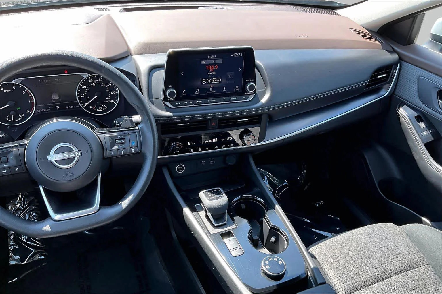 Used 2025 Super Black Nissan SV image 6