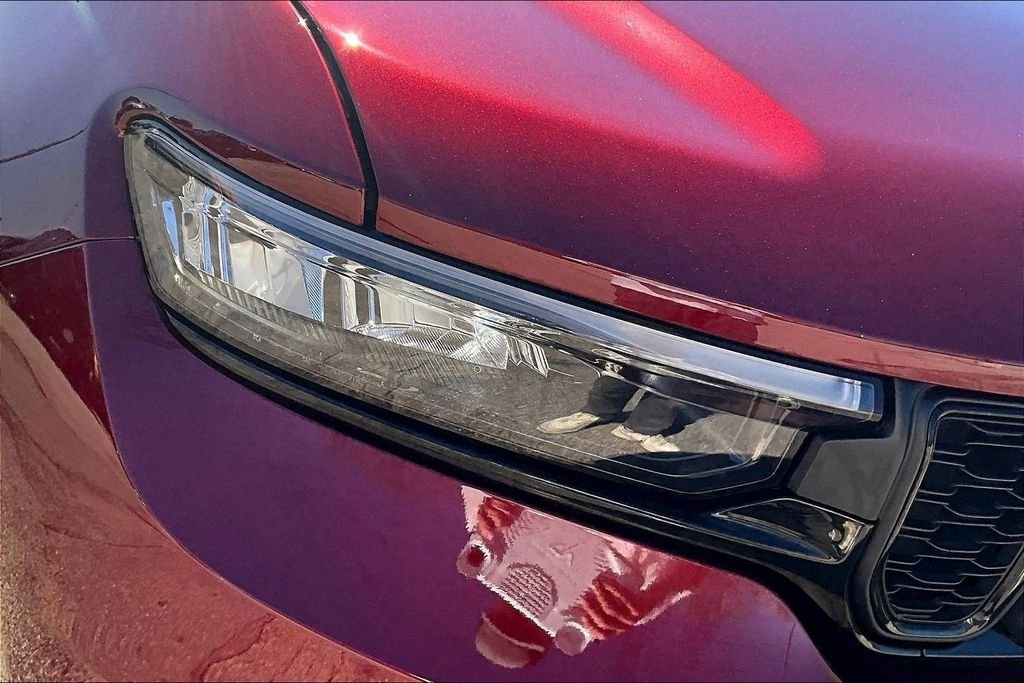 Used 2025 Red Jeep Altitude image 34