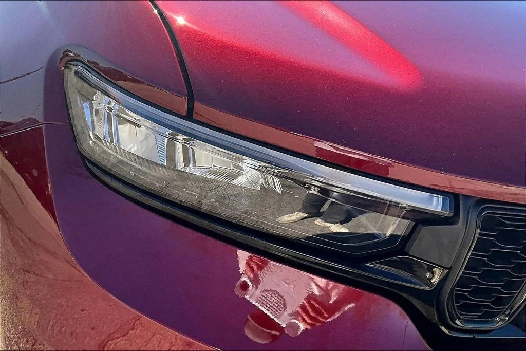 Used 2025 Red Jeep Altitude image 34