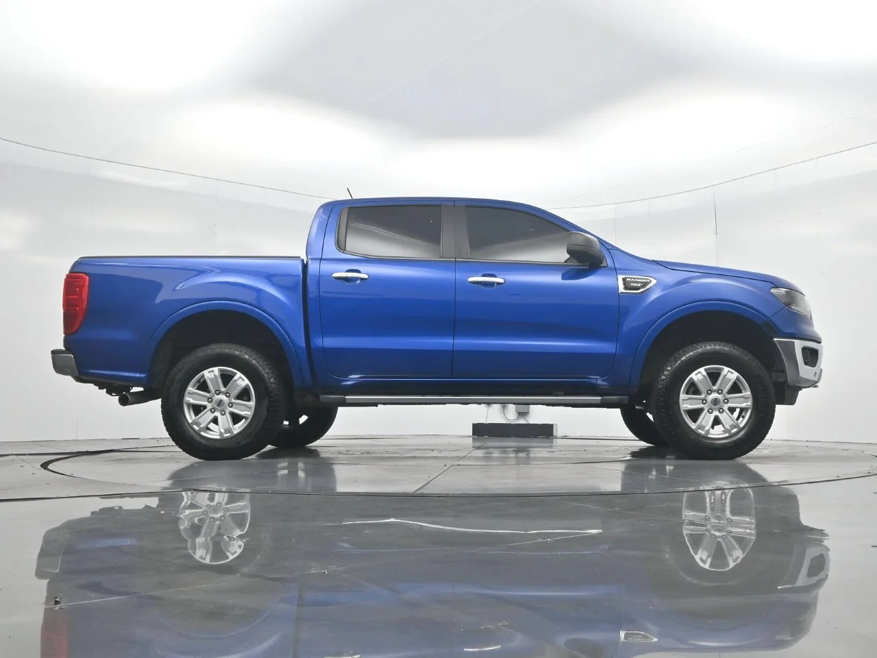 Used 2019 Lightning Blue Metallic Ford XLT image 48