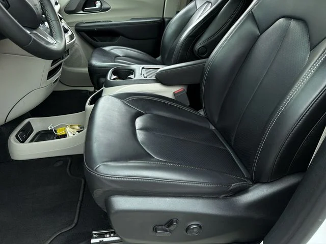 Used 2023 White Chrysler Touring L image 20