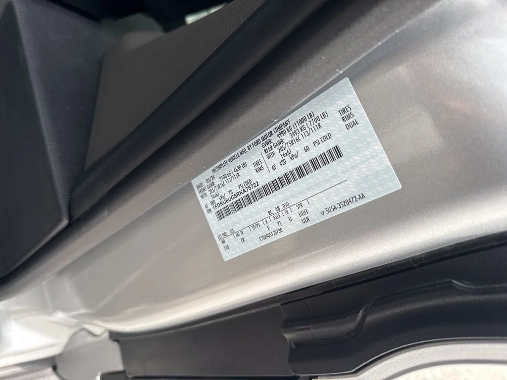 Used 2024 Silver Ford Base image 33