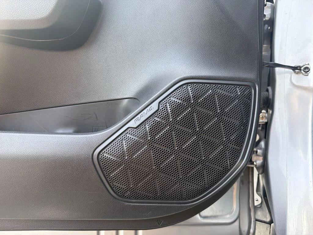 Used 2021 Silver Toyota XLE image 31