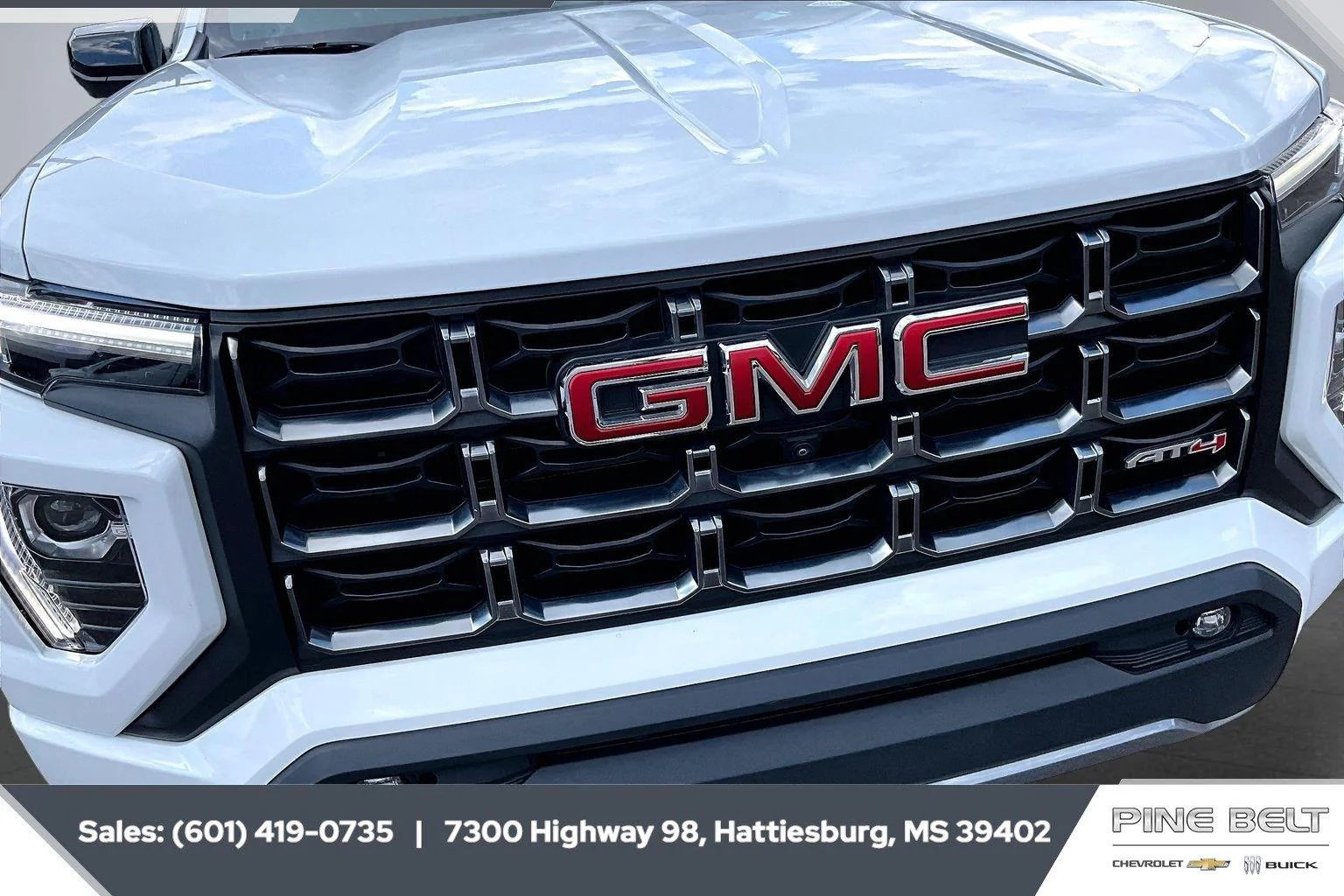 Used 2023 SUMMIT WHITE GMC 4WD AT4 image 21
