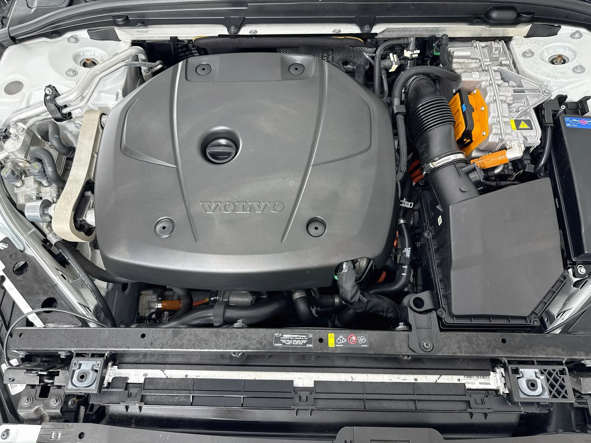 Used 2024 White Volvo Plus Dark Theme image 32