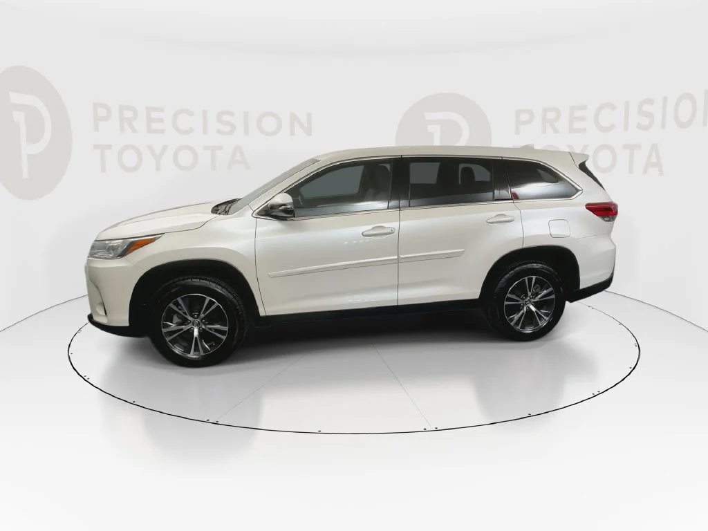 Used 2019 Blizzard Pearl Toyota LE Plus image 11