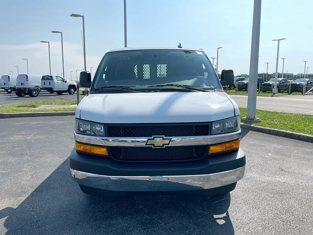 Used 2025 Summit White Chevrolet 2500 image 27