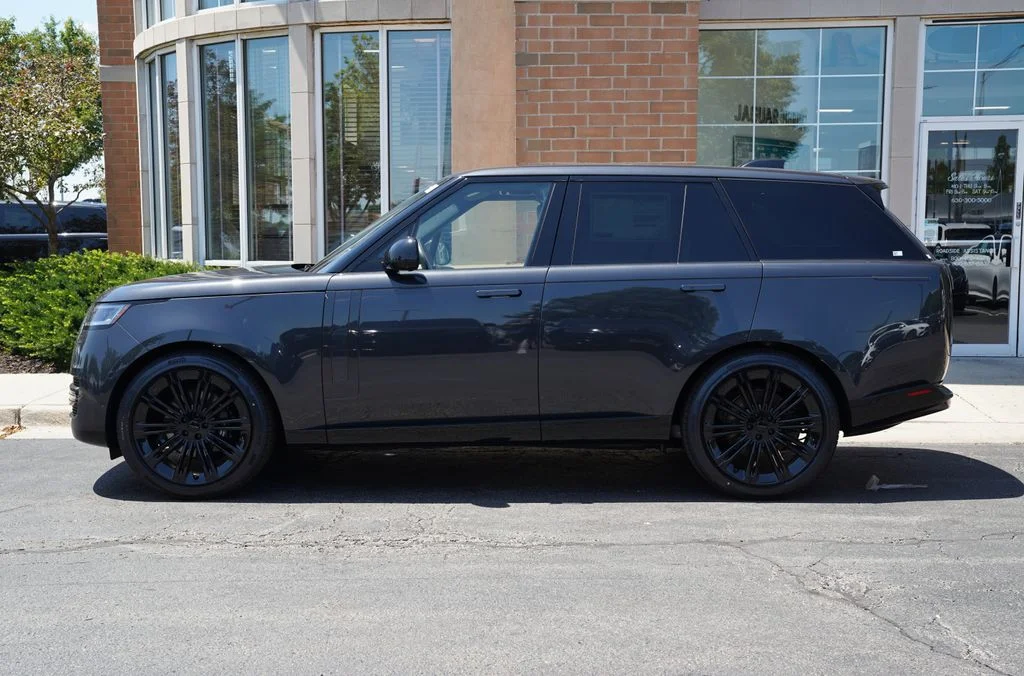 New 2026 Carpathian Grey Land Rover SE image 2