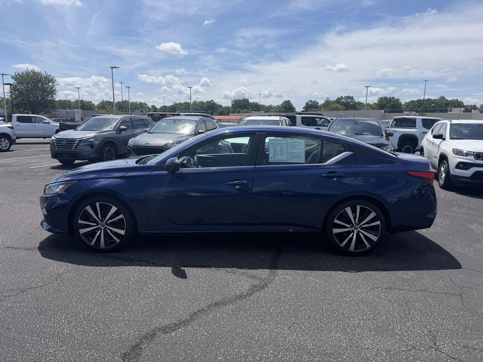 Used 2019 Deep Blue Pearl Nissan 2.5 SR image 4