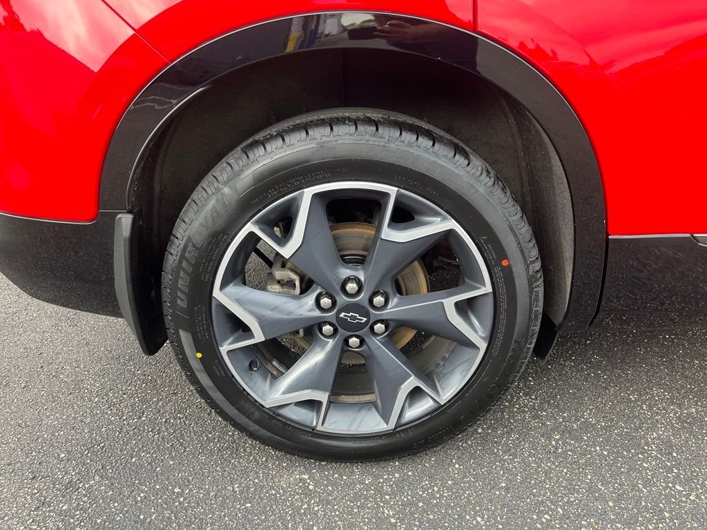 Used 2019 Red Chevrolet RS image 31