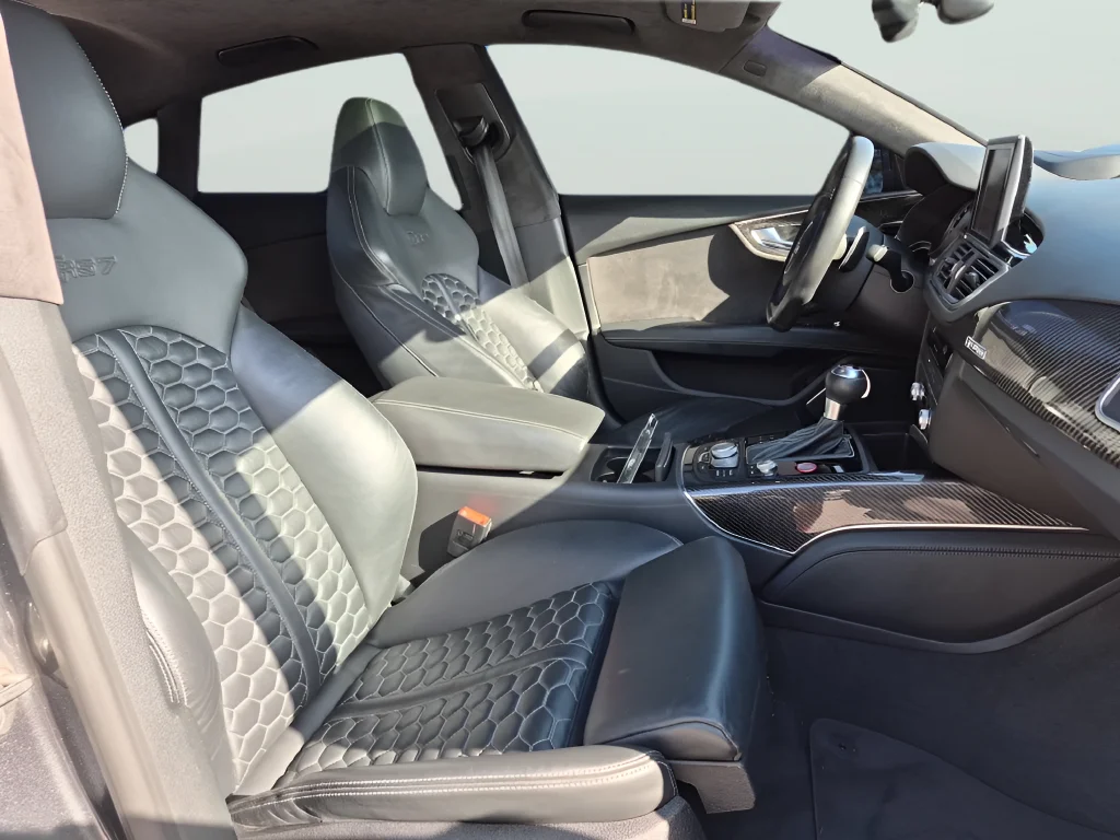 Used 2016  Audi 4.0T Prestige image 35