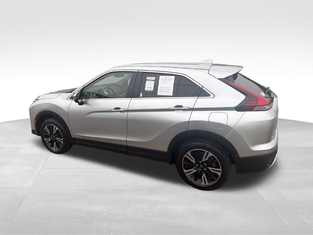 Used 2025 Silver Mitsubishi SE image 2