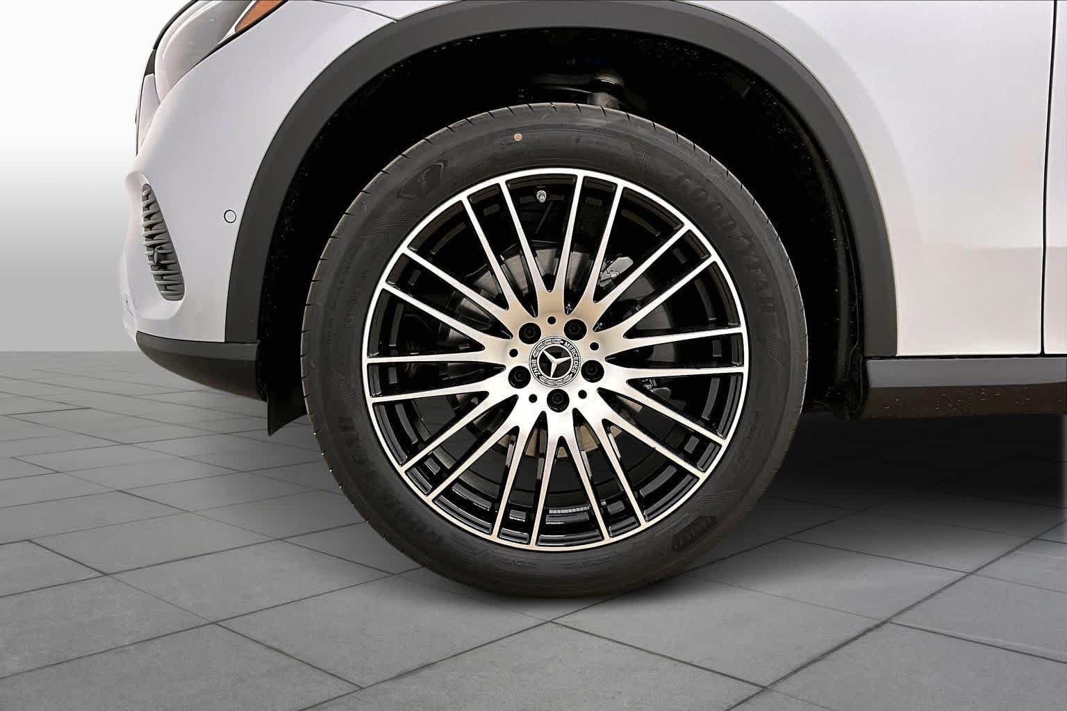 New 2026 Cirrus Silver Metallic Mercedes-Benz GLC 300 image 11