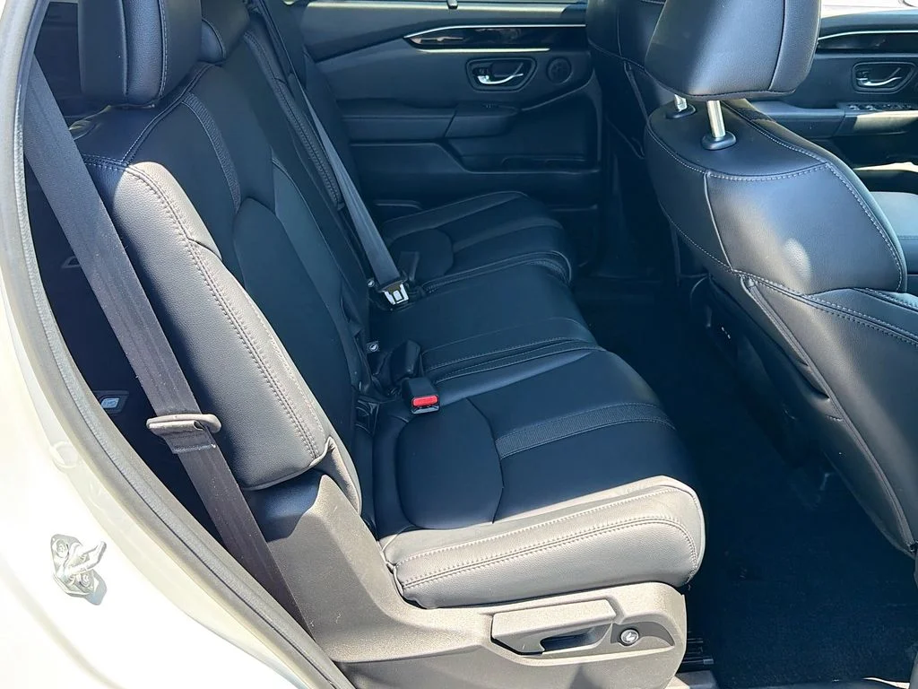 Used 2025 Platinum White Pearl Honda EX-L image 17