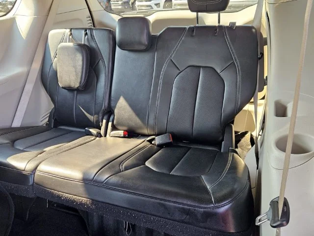 Used 2024 Black Chrysler Select image 12