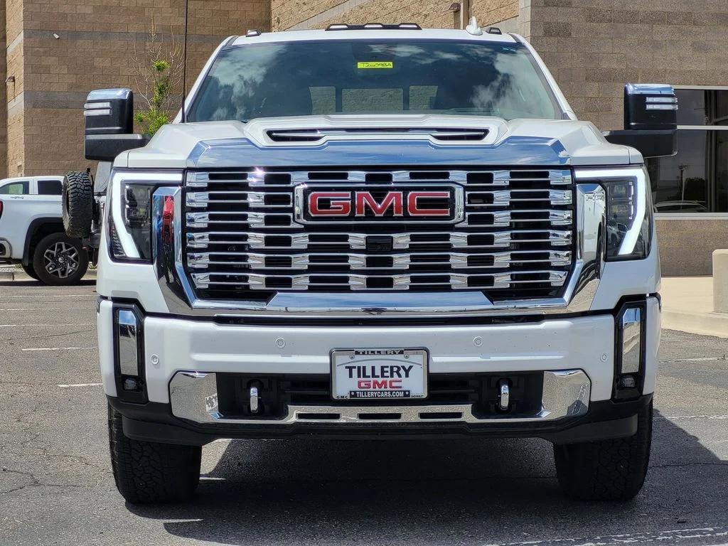 Used 2024 White Frost Tricoat GMC Denali image 3
