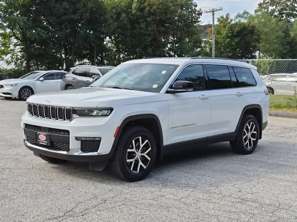 Used 2025 White Jeep Limited image 11