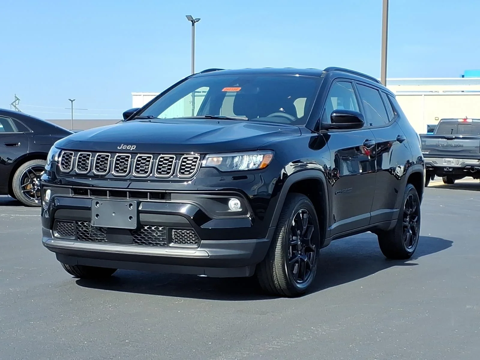 New 2026 Diamond Black Crystal Pearl Coat Jeep Latitude Altitude image 13