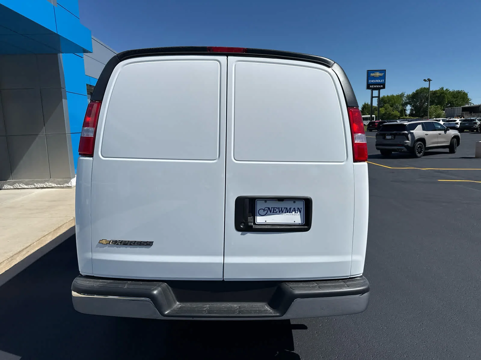 New 2026 Summit White Chevrolet WT image 9