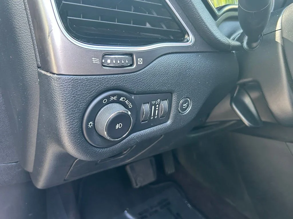 Used 2019 Gray Jeep Limited image 17