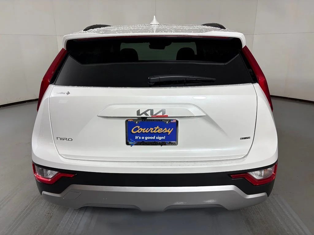 New 2026 Snow White Pearl Kia LX image 8