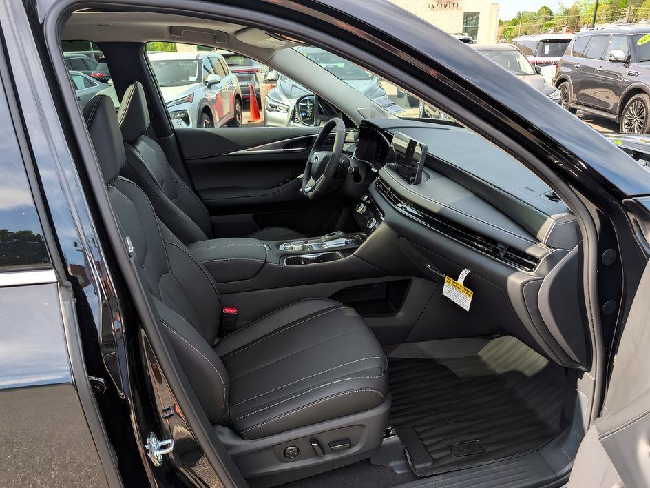 Certified Used 2026 Mineral Black INFINITI LUXE image 20