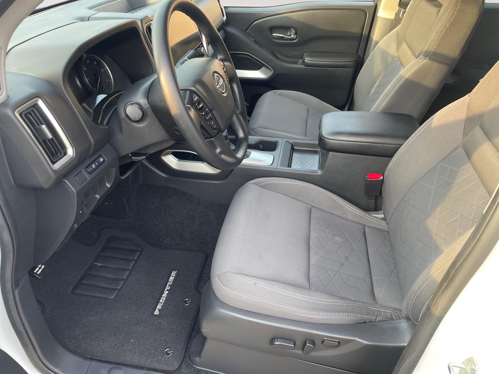 Used 2025 Glacier White Nissan SV image 9