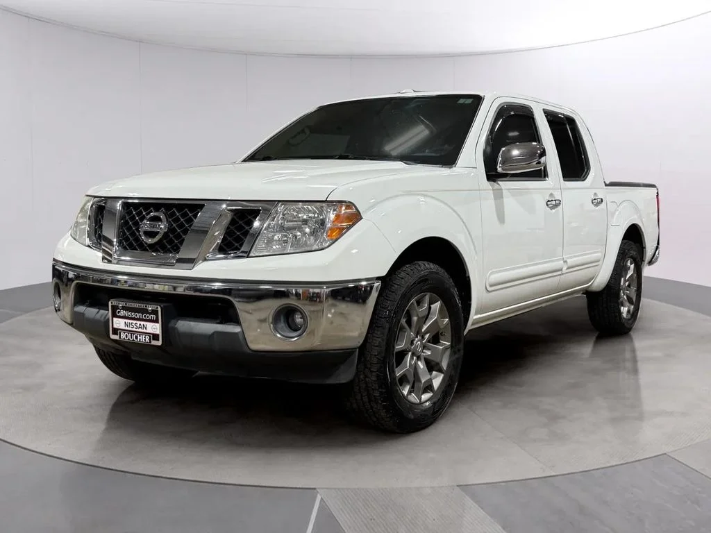 Used 2015 Glacier White Nissan SL image 8