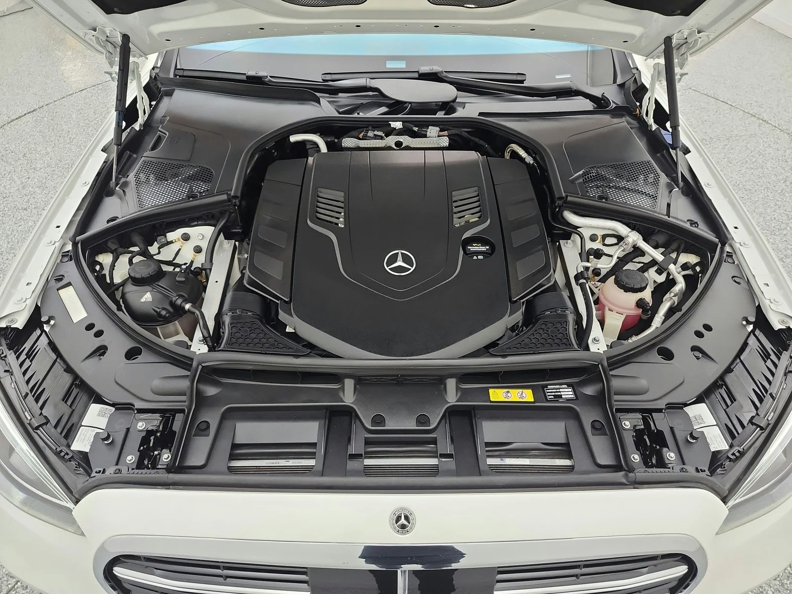 Certified Used 2023 MANUFAKTUR Diamond White Mercedes-Benz S 580 4MATIC® Sedan image 24