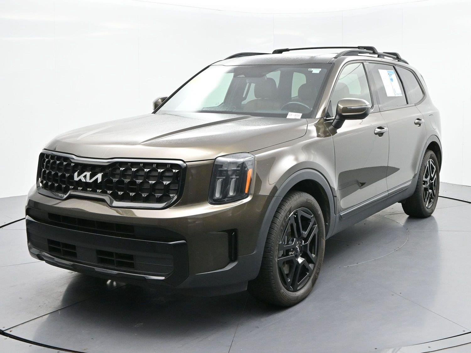 Used 2024 Dark Moss Kia EX X-Line image 3