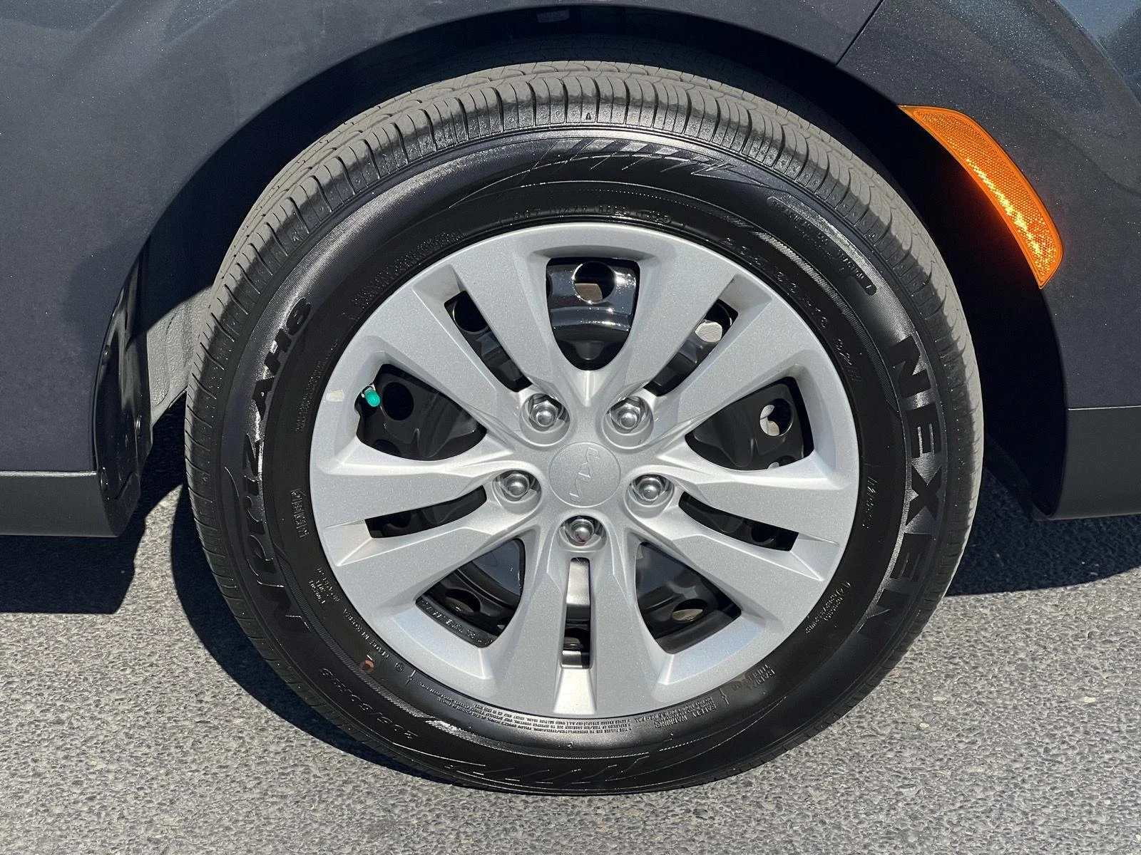 2025 Kia Soul LX - Photo 10