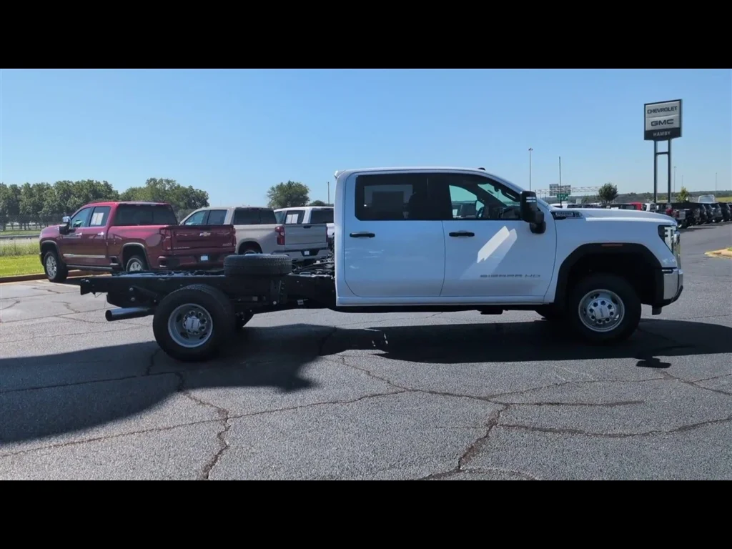2026 GMC Sierra 3500 Chassis Cab Pro - Photo 33