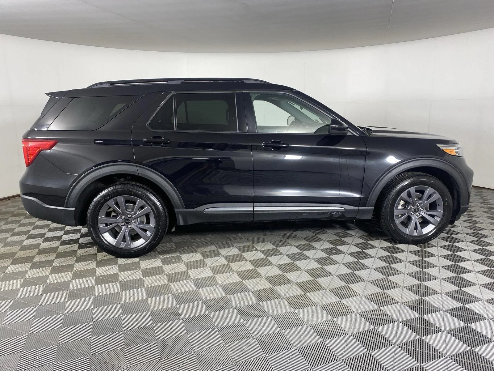 Used 2023 Agate Black Ford XLT image 8