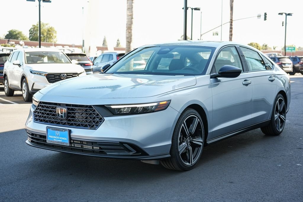 New 2026 Solar Silver Metallic Honda SE image 3
