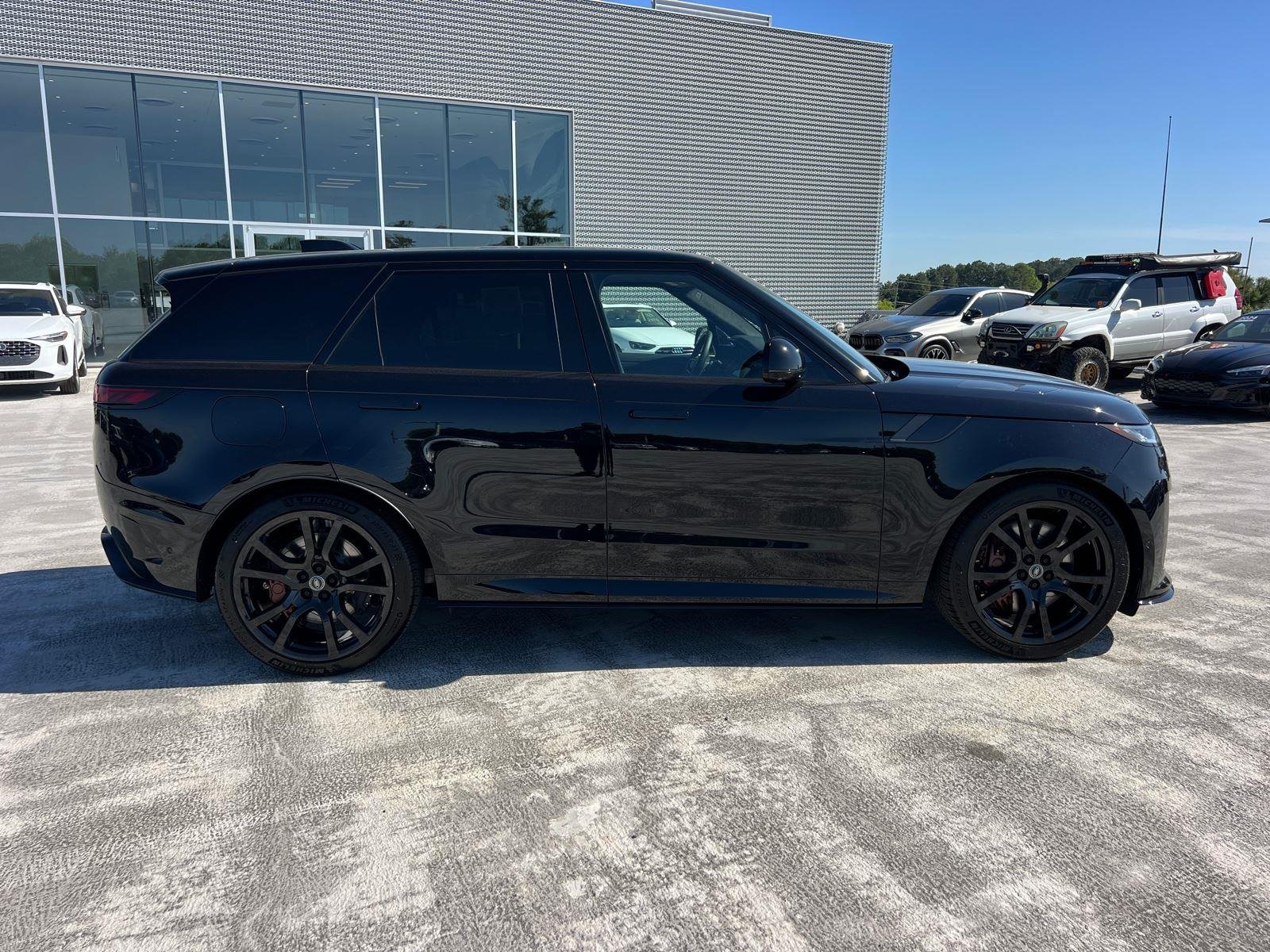 Used 2025  Land Rover SV Edition Two image 4