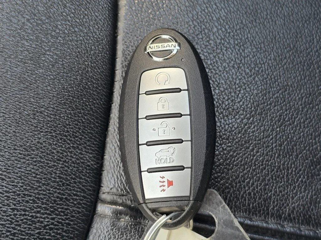 Used 2020 Brilliant Silver Metallic Nissan SL image 36