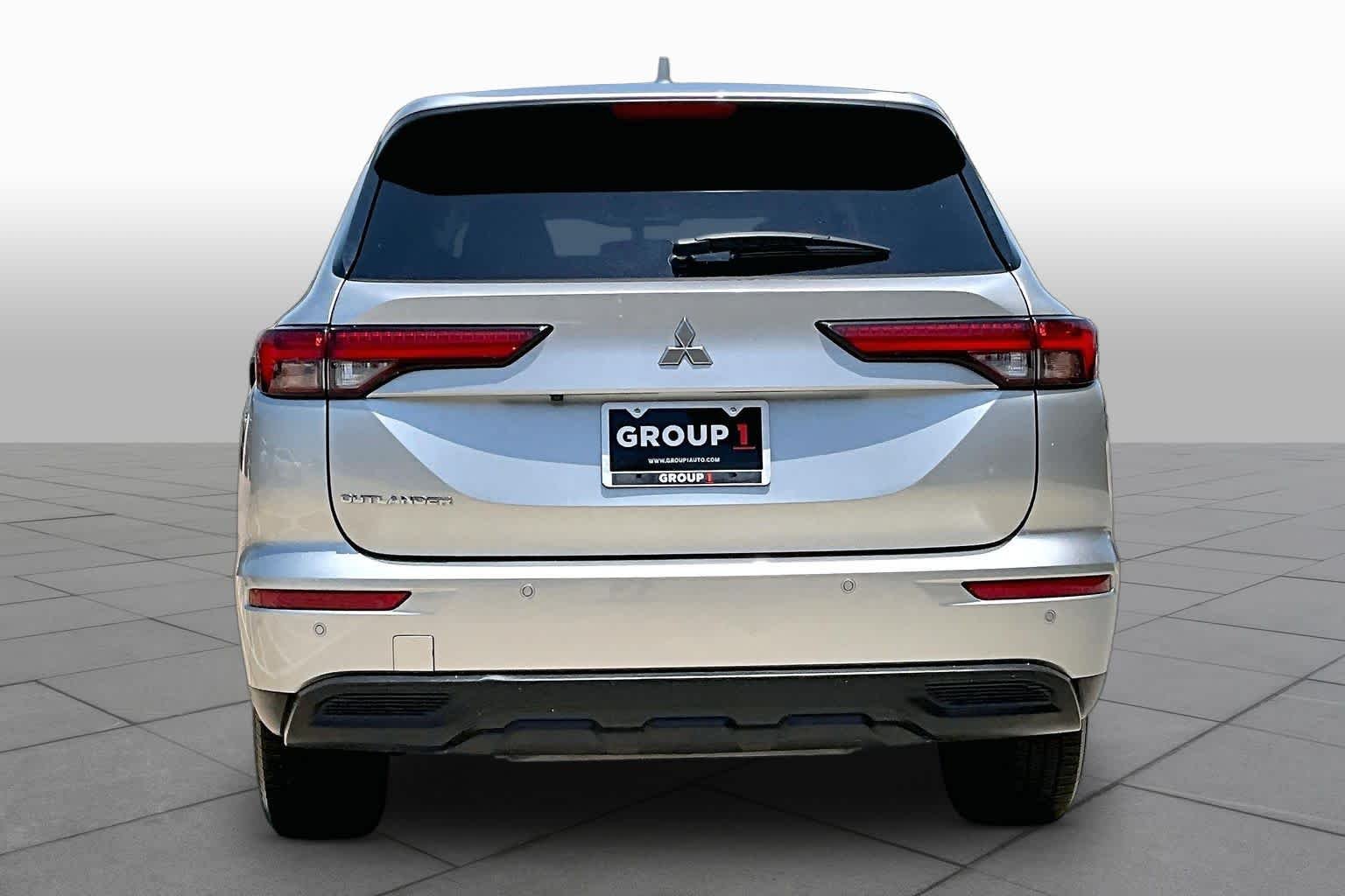 Pre-Owned 2023 Mitsubishi Outlander ES