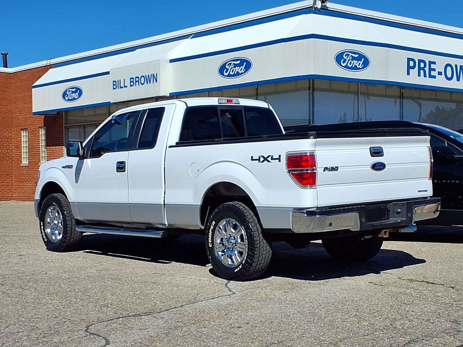 Used 2012 Oxford White Ford XL image 2