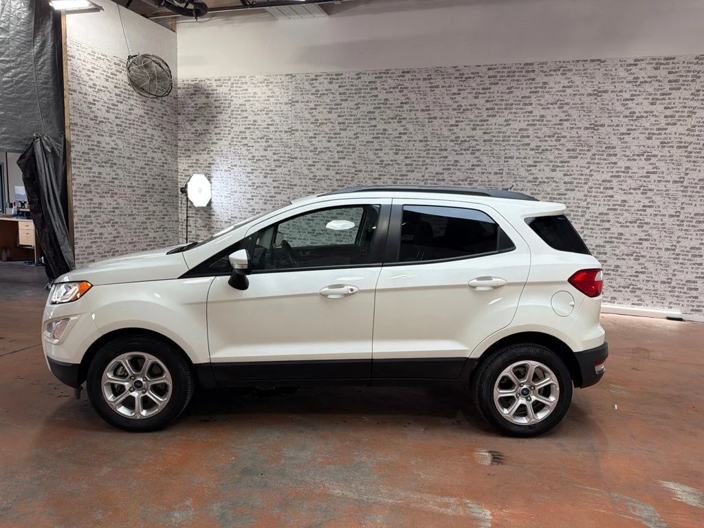 Used 2021 White Ford SE image 4