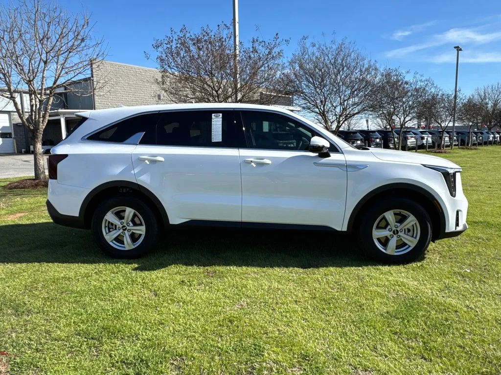 New 2026 Glacial White Pearl Kia LX image 2