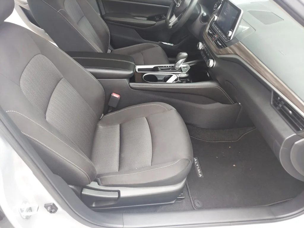Used 2023 Silver Nissan 2.5 SV image 30