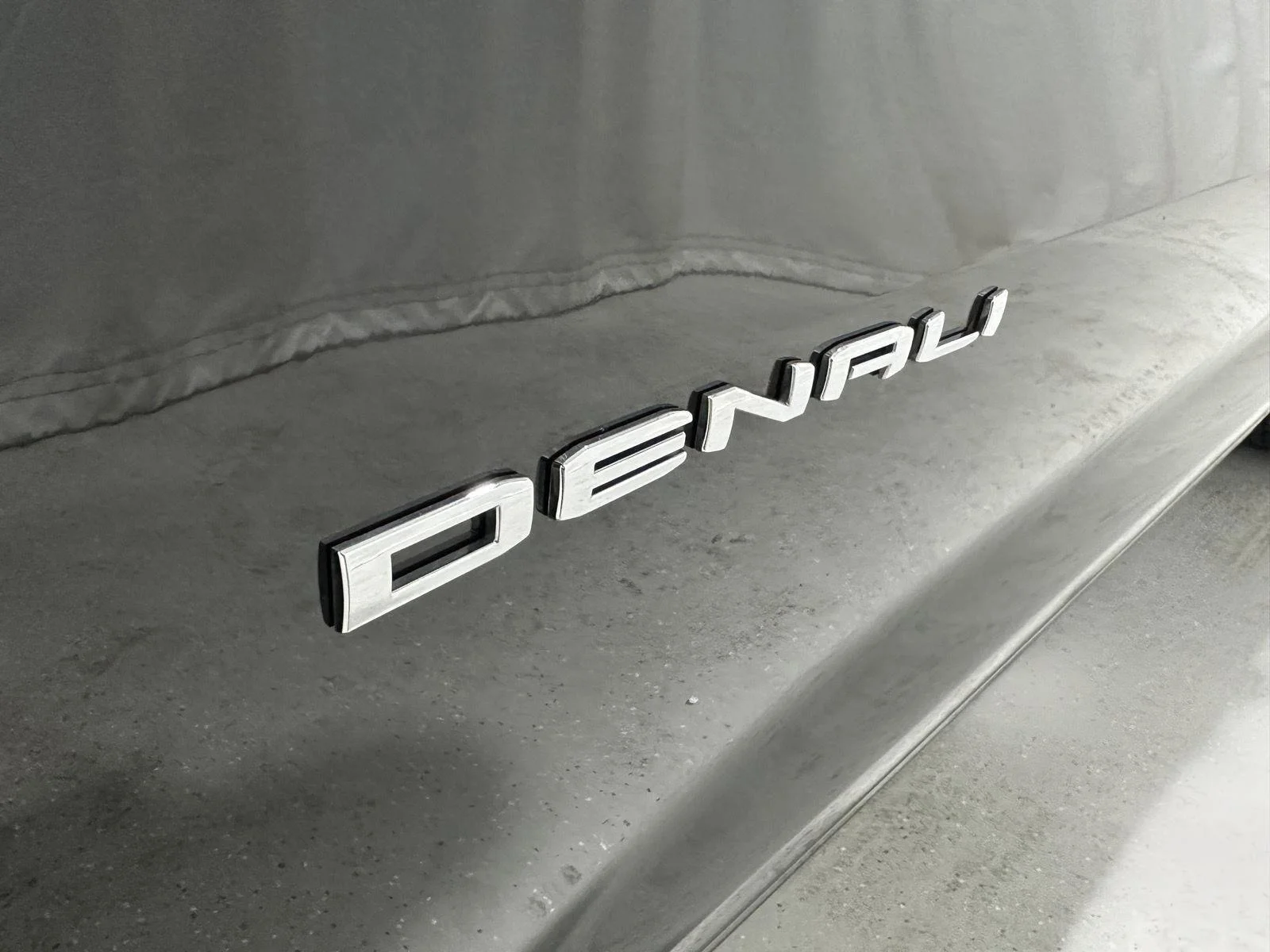 Used 2025 Ebony Twilight Metallic GMC Denali image 31