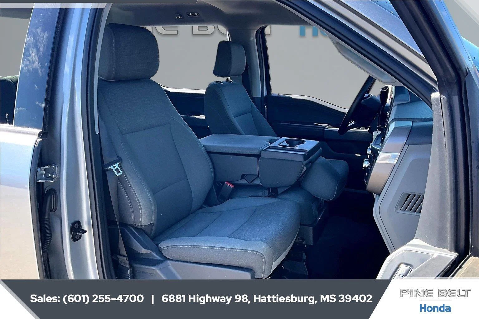Used 2025 Iconic Silver Ford XLT image 6
