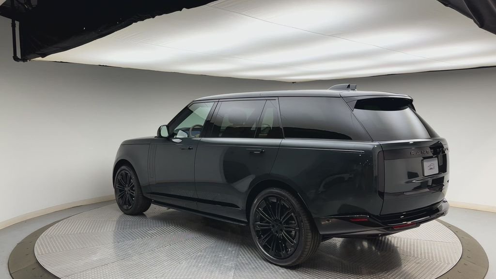 New 2026 Belgravia Green Land Rover SE image 4