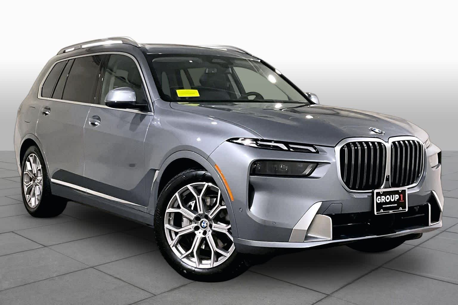 Used 2026 Skyscraper Grey Metallic BMW xDrive40i image 2