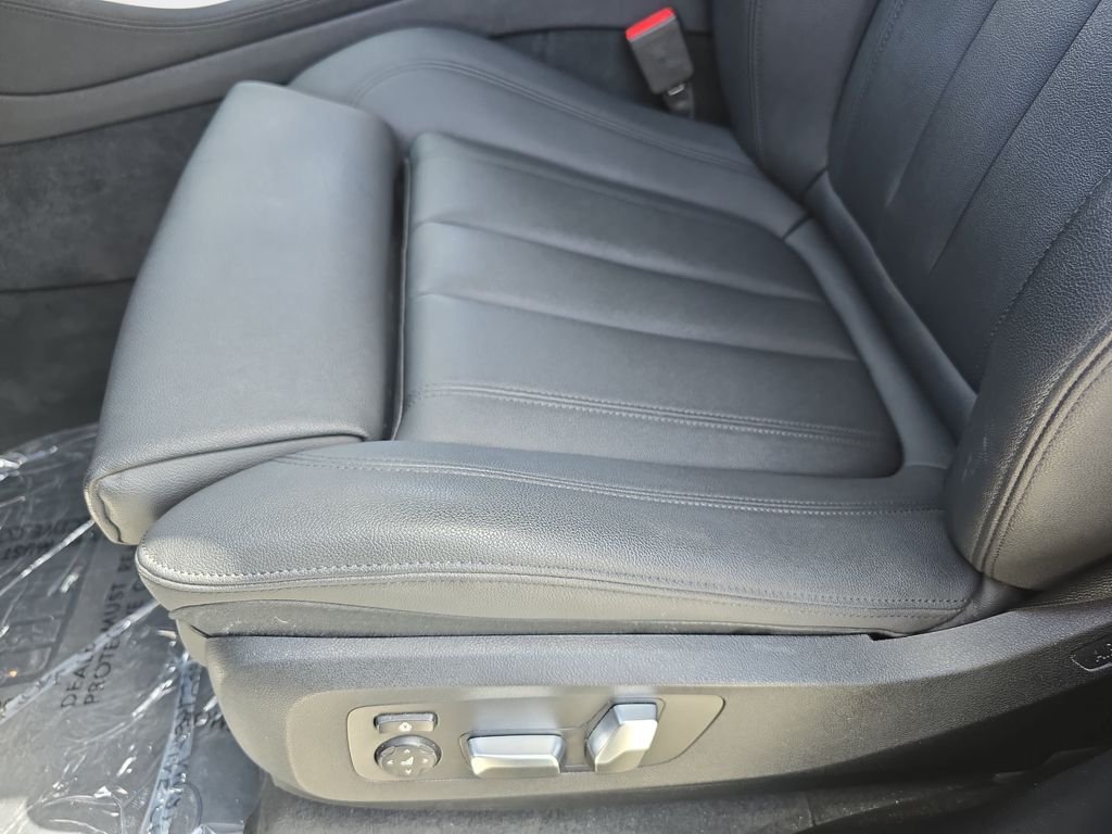 Used 2020 Black BMW sDrive40i image 32