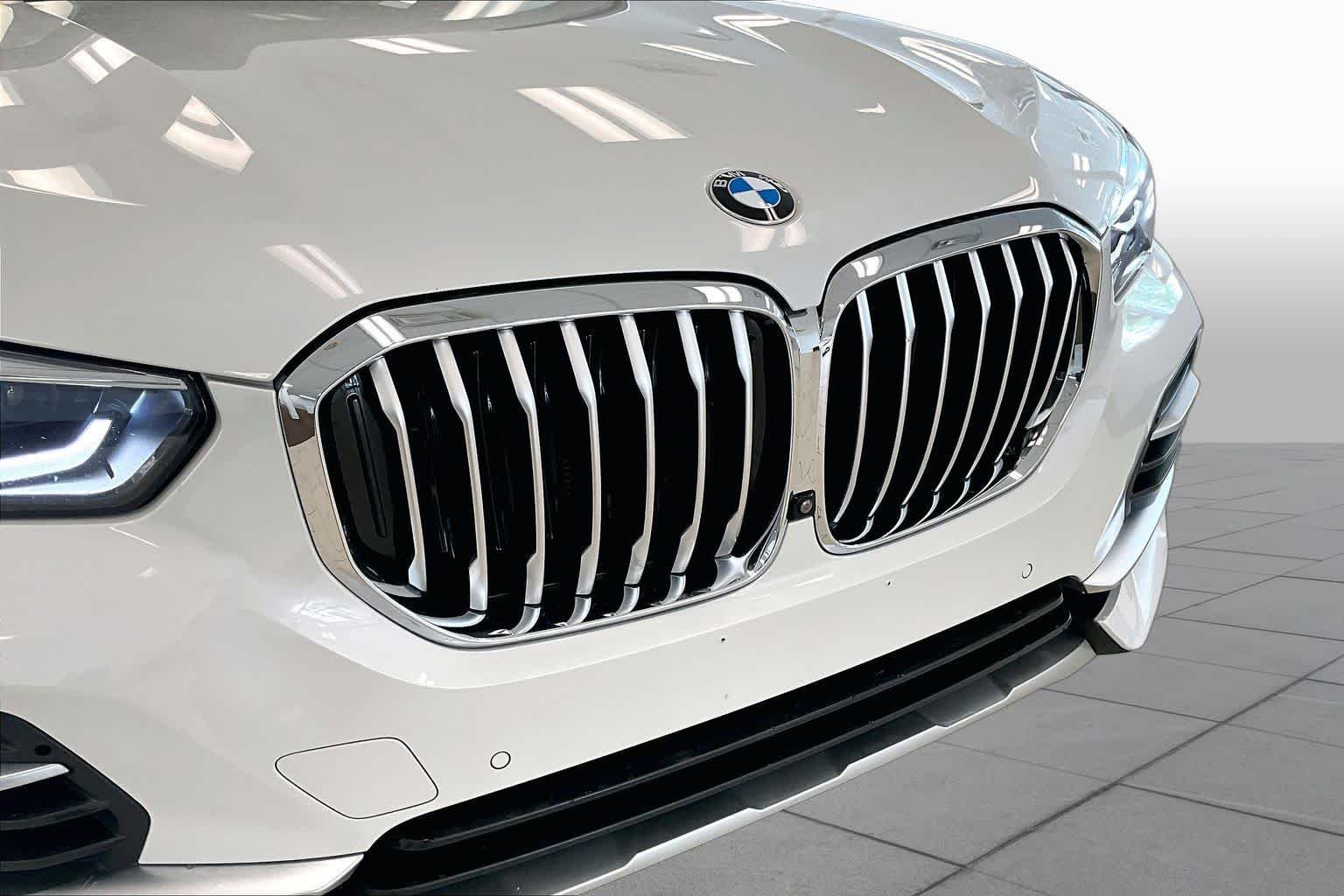 Used 2022 Mineral White Metallic BMW sDrive40i image 29